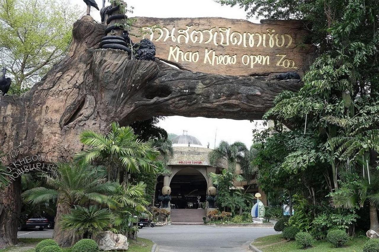 Sriracha Hotel And Spa Ban Huai Yai Phrom Exteriör bild